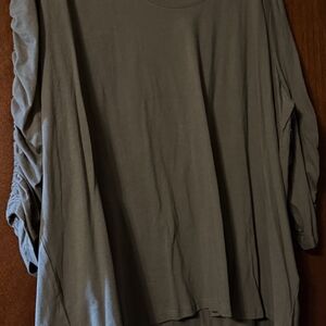 Terra & Sky Women's Ruched Sleeve Blouse - Green